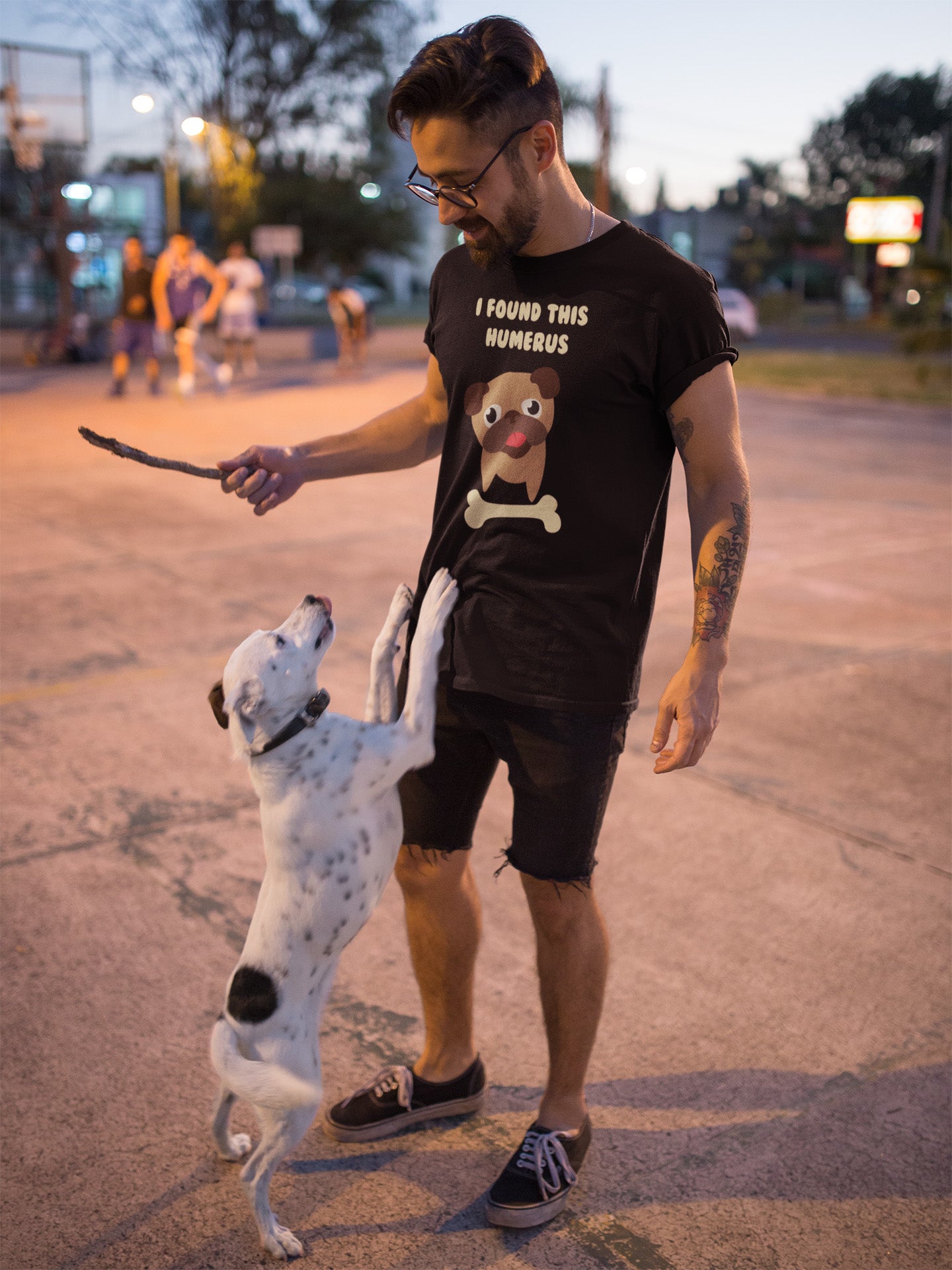 I Found This Humerus - Funny Pug Dog With Bone - Black Adult T-shirt (SM-5XL)